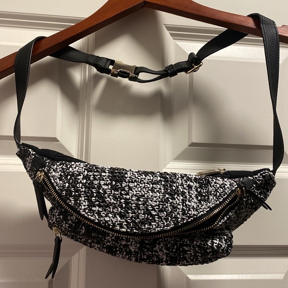 Banana republic waist bag/crossbody - Picture 2 of 4